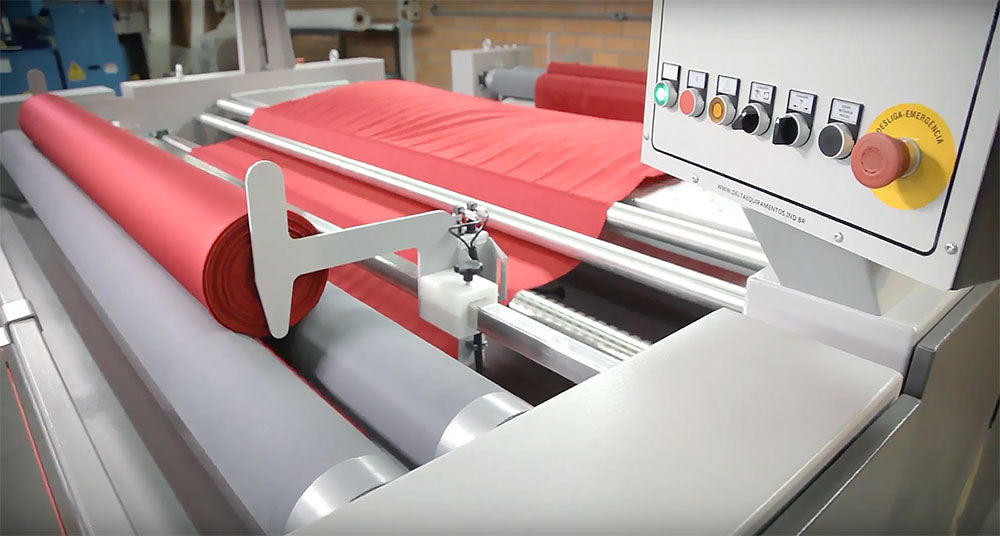 Máquina têxtil, que ajuda na padronização de processos dentro da produção têxtil.
